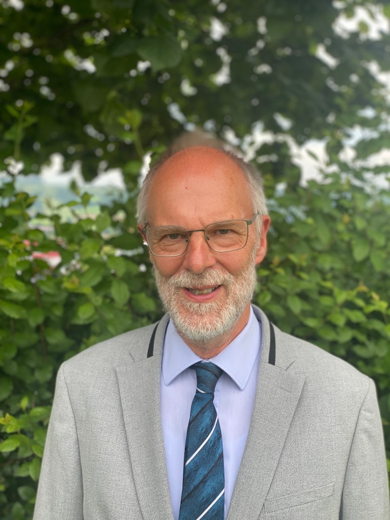 Klaus Emmerich ist Mitgründer des Bündnis ‚Klinikrettung‘ auf Bundesebene und der Aktionsgruppe ‚Schluss mit Kliniksterben in Bayern‘